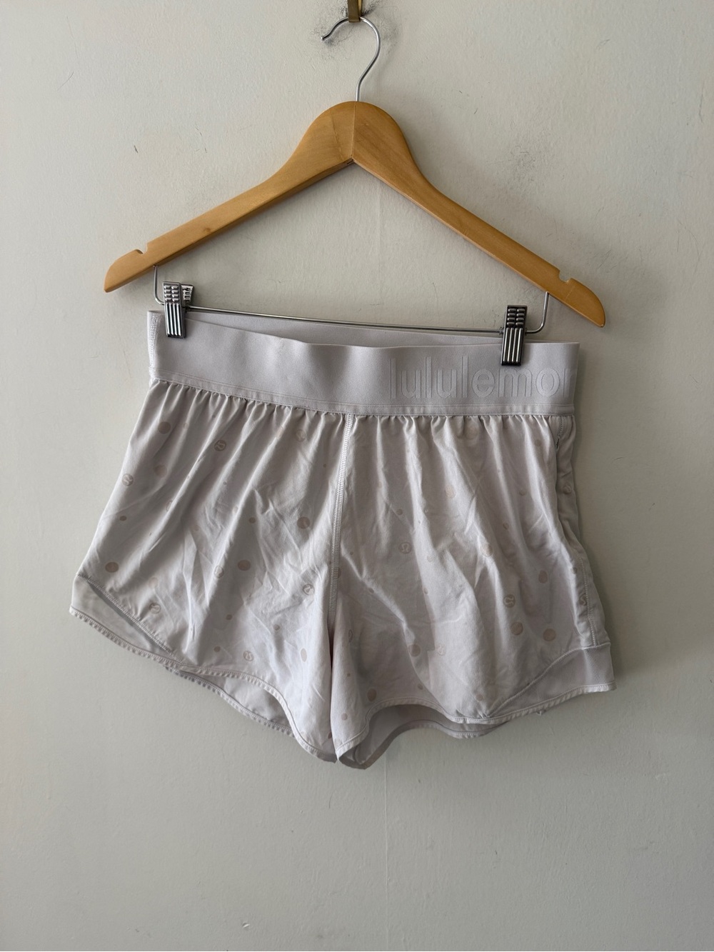 Lululemon Light Beige White Polka Dot Active Shorts Logo Band